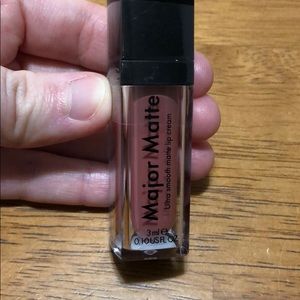 Sleek major matte lip cream